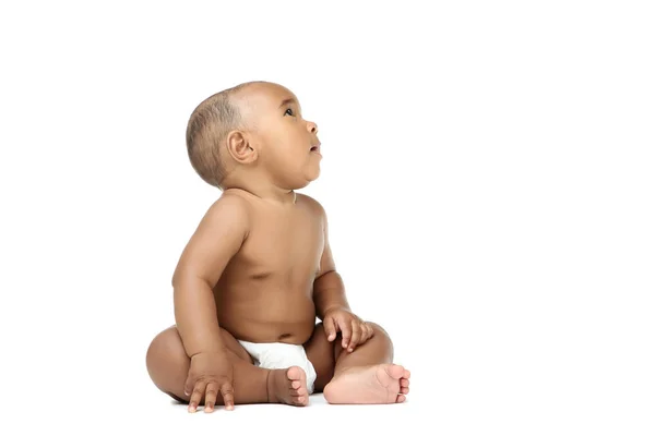 Bebé Americano Sentado Sobre Fondo Blanco —  Fotos de Stock