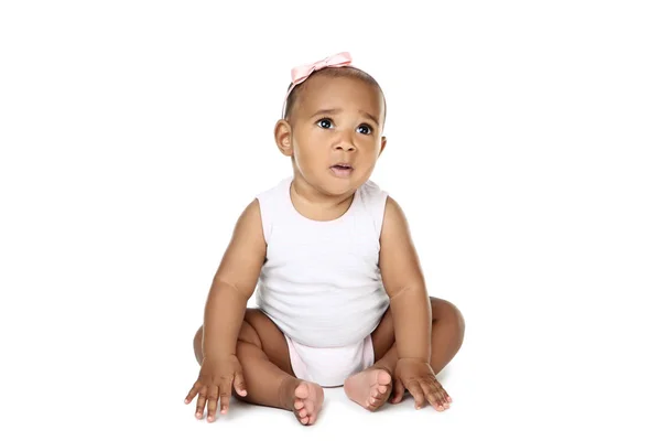 Bebé Americano Sentado Sobre Fondo Blanco —  Fotos de Stock