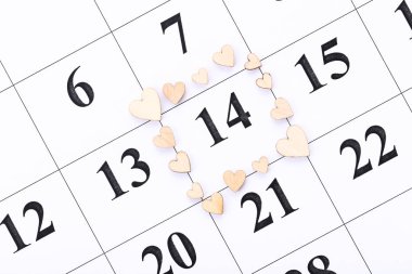 Sevgililer günü takvimi ahşap yürekleri