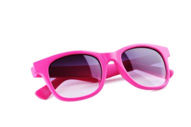 Beyaz arkaplanda izole edilmiş güneş gözlükleri