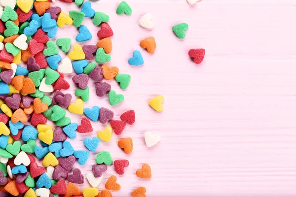 Coloridos Espolvoreos Forma Corazón Sobre Mesa Madera Rosa — Foto de Stock