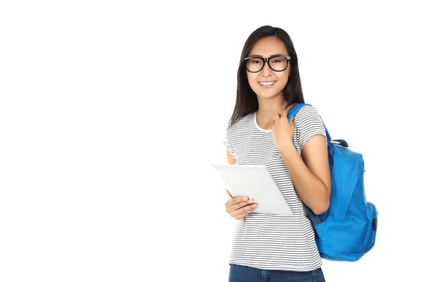 Mulher Bonita Segurando Tablet Mochila Fundo Branco — Fotografia de Stock