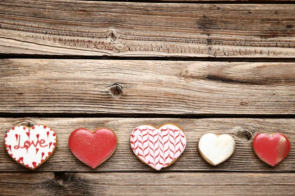 Ciasteczka Brązowy Drewniany Stół Kształcie Serca Dzień Valentine — Zdjęcie stockowe