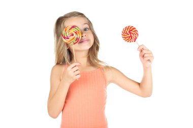Beyaz arka plan üzerinde lolipop ile genç kız
