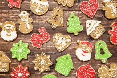 Noel gingerbread çerezleri kahverengi ahşap tablo