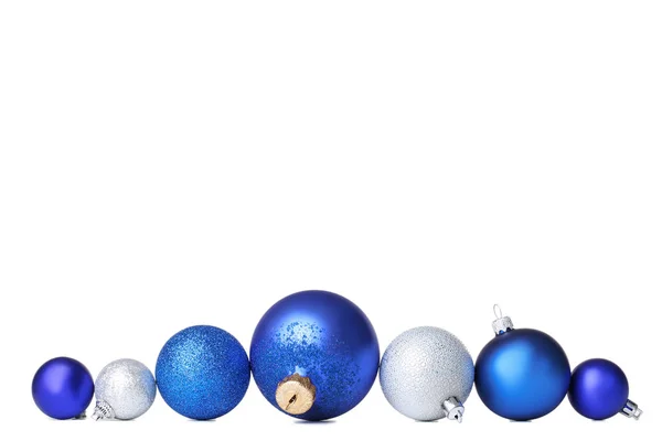 Kerstballen geïsoleerd op witte achtergrond — Stockfoto