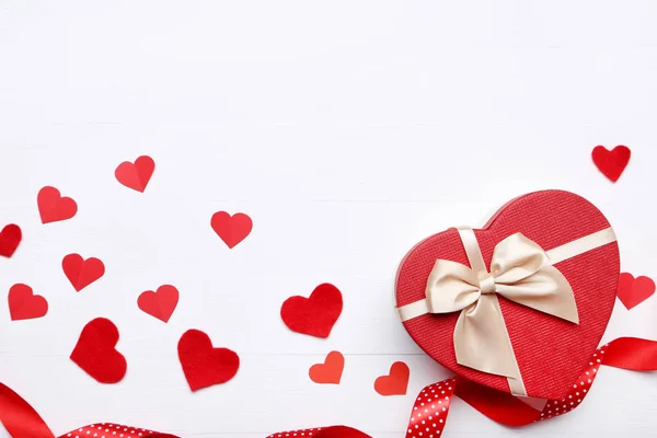 Valentine hearts with gift box on white background — Stock Photo, Image