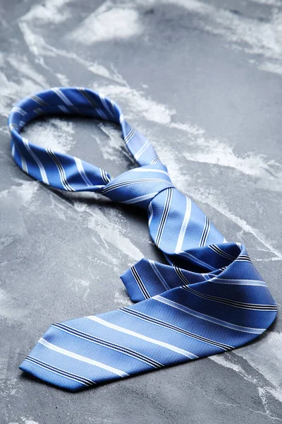 Corbata Azul Sobre Fondo Gris —  Fotos de Stock