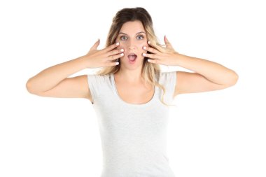 Güzel bir kadın beyaz arka planda izole edilmiş