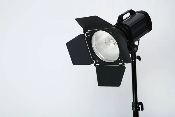 Studio Beleuchtung Auf Grauem Hintergrund — Stockfoto