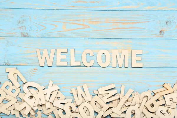 Woord Welkom Met Houten Letters Blauwe Tafel — Stockfoto