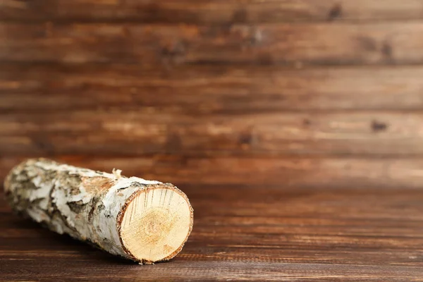 Pile Suchego Drewna Brązowym Drewnianym Stole — Zdjęcie stockowe