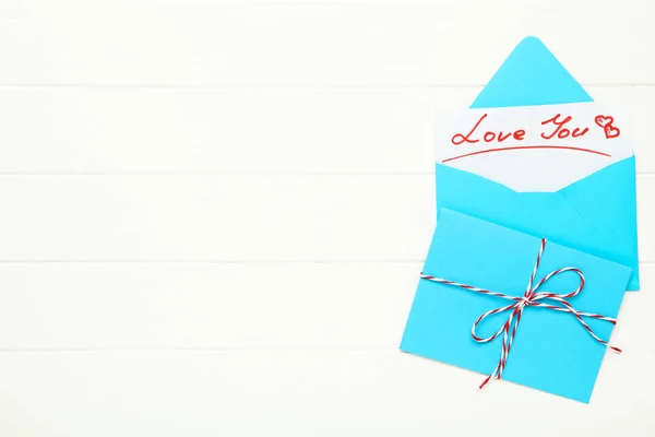 Envelopes Papel Azul Com Texto Love You Mesa Madeira Branca — Fotografia de Stock