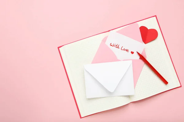 Papierumschläge Mit Rotem Herz Notizblock Und Text Mit Liebe Auf — Stockfoto