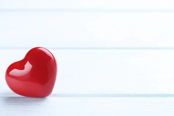 Valentine red heart on white wooden table — 스톡 사진