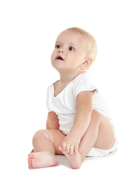 Krásný malý chlapec v oblečení izolované na bílém pozadí — Stock fotografie