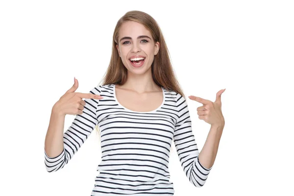 Jong mooi meisje tonen vingers op witte achtergrond — Stockfoto