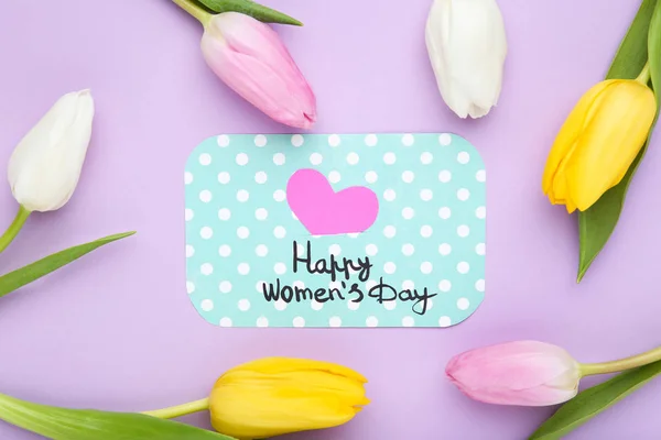 Text Happy Womens Day Tulipánem Květiny Fialovém Pozadí — Stock fotografie