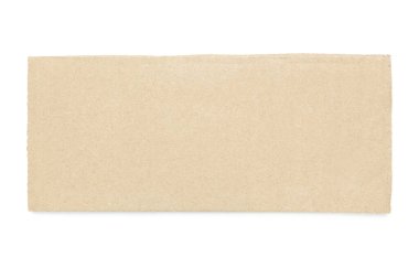 ?beyaz arkaplanda karton parçası izole edildi