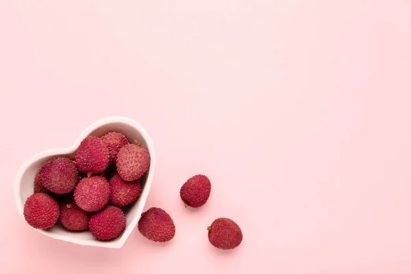 Smaklig Litchi Skål Rosa Bakgrund — Stockfoto