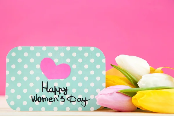 Tekst Happy Womens Day Met Tulpenbloemen Roze Achtergrond — Stockfoto