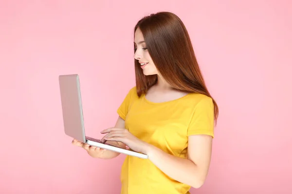 Young Woman Using Laptop Computer Pink Background — Stock Photo, Image