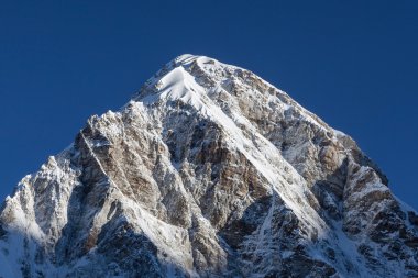 CIn dağ tepe ünlü Everest Base Camp trek Himalayalar'da, Nepal.