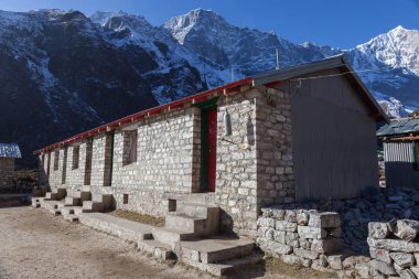 Uzak okulda Himalaya Thame Köyü, Milli Parkı: Sagarmatha, Nepal.