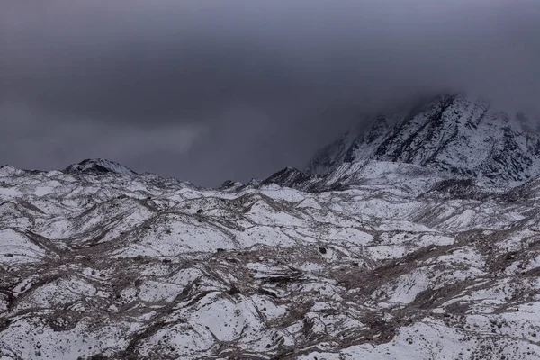 Dramatic view over gloomy Ngozumpa glacier in Sagarmatha National Park, Himalayas, Nepal. — Stock Photo, Image