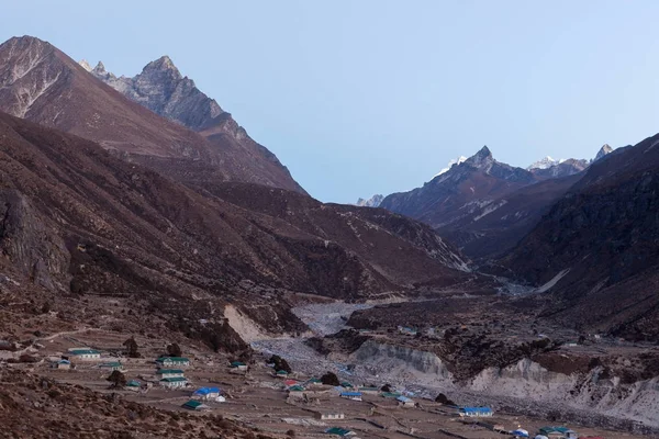 サガルマータ国立公園、ヒマラヤ、ネパールのテーム近郊の山村. — ストック写真