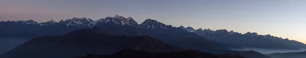 Panoramic mountain landscape with amazing mist floating between hills on the sunrise. — Stock Photo, Image