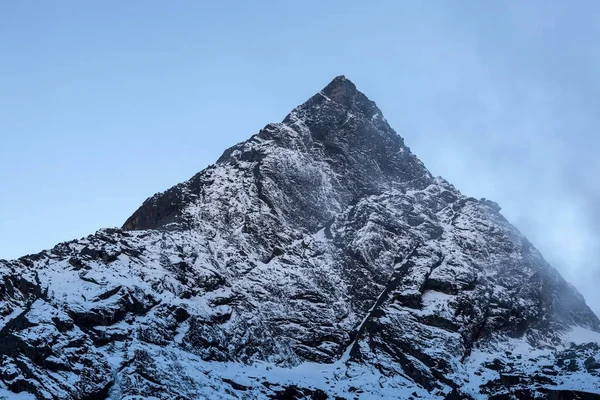 洛基山高峰附近萨加玛塔国家公园，喜马拉雅山脉尼泊尔祖拉山口. — 图库照片