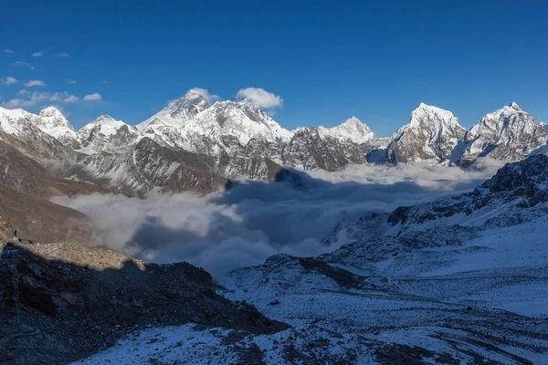 Vista del Monte Everest desde el paso de Renjo La . — Foto de Stock