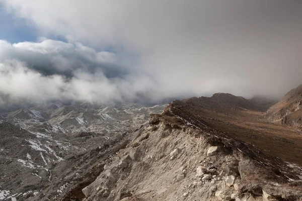 Nádherný panoramatický výhled Ngozumpa ledovec v národní Park Sagarmatha, Himálaj, Nepál. — Stock fotografie