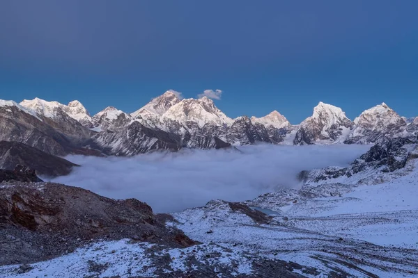 Sonnenuntergang über dem Everest, Panoramablick vom renjo la pass. — Stockfoto