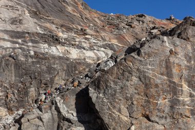 zorluklar kavramı üstesinden.