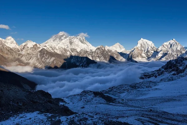 Vista del Monte Everest desde el paso de Renjo La . — Foto de Stock