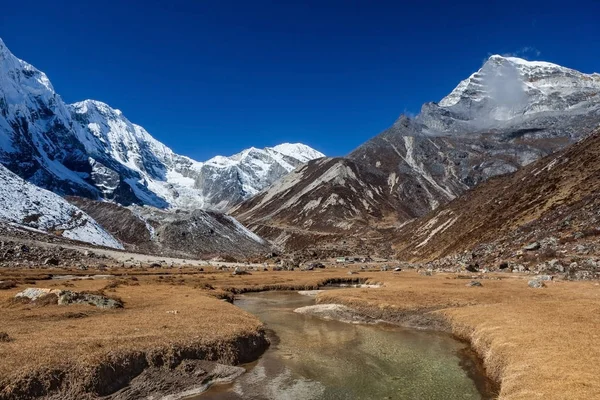 Geweldig berglandschap in Himalaya, Nepal. — Stockfoto