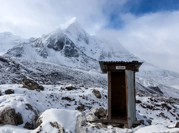 Outdoor toilet in Himalayas mountains — Stock Image Outdoor toilet in Himalayas mountains Royalty Free Stock Photos