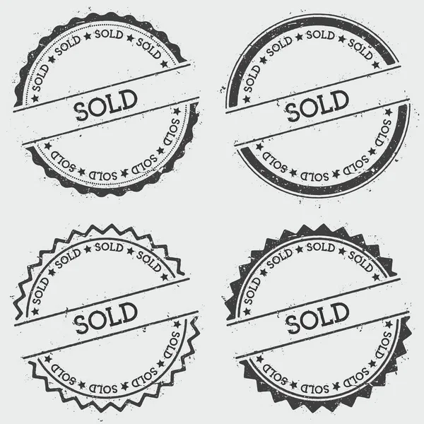 Sello de insignia vendido aislado sobre fondo blanco Sello hipster redondo Grunge con textura de tinta de texto — Archivo Imágenes Vectoriales
