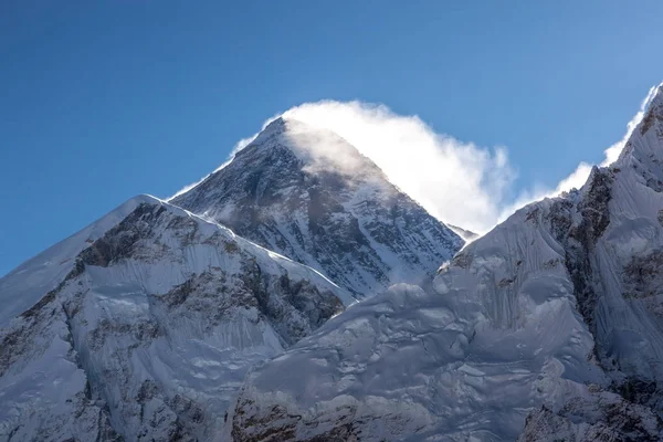 Monte Everest Peak Sagarmatha Chomolungma la cima del mondo 8848 m Alba sopra il — Foto Stock