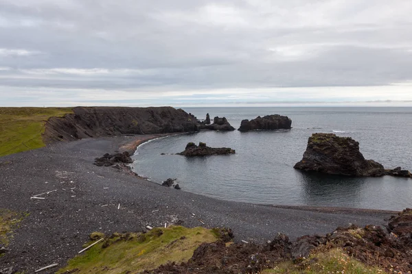 Snaefelsness 반도 낮은 아이슬란드 놀라운 해변 풍경에서 검은 해변에 공중 보기 — 스톡 사진