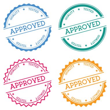 Onaylanmış kalite rozet izole beyaz arka plan üzerinde yuvarlak düz stil metin etiketi
