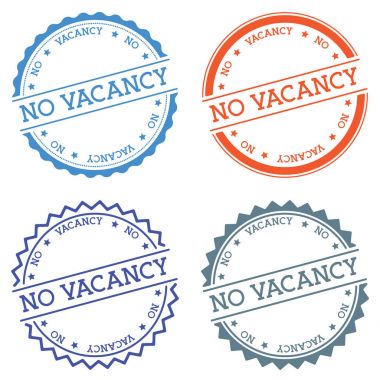 Düz beyaz arka plan üzerinde izole no Vacancy rozet stil yuvarlak etiket metin dairesel amblemi ile