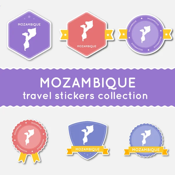 Mozambik seyahat çıkartma koleksiyonu büyük ülke harita ve adı düz malzeme ile sopa kümesi — Stok Vektör