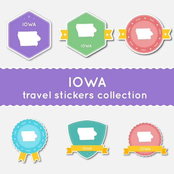 Collection d'autocollants de voyage Iowa Grand ensemble d'autocollants avec carte et nom de l'État américain Style matériel plat — Image vectorielle