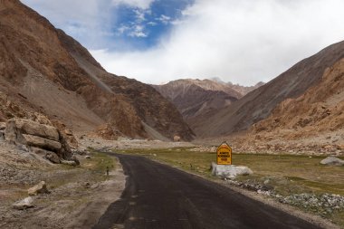 her zaman Tanrı'nın işareti ladakh dağlar yol unutmayın