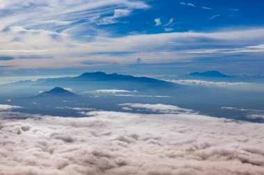 Argopuro ve Raung volkanlar Doğu Java üzerinden mt Semeru Zirvesi