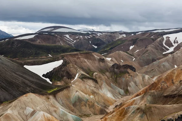 Landmannalaugar National Park Colorful slopes of the rhyolite mountains with snowy patchwork — Stock Photo, Image
