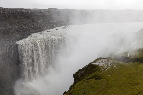 Tremenda cascada Dettifoss en el parque nacional de Vatnajokull en el noreste de Islandia Más poderoso — Foto de Stock